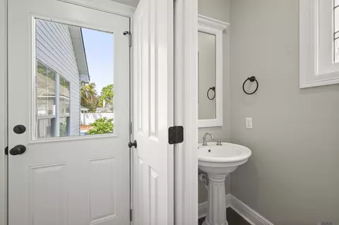 Bath - 32787 Duff Rd, Walker, LA 70785 photo 6 of 6