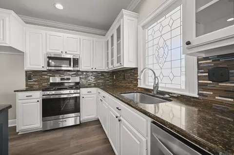 Kitchen - 32787 Duff Rd, Walker, LA 70785 photo 2 of 7