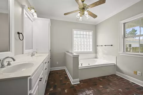 Bath - 32787 Duff Rd, Walker, LA 70785 photo 2 of 6