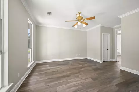 Living - 32787 Duff Rd, Walker, LA 70785 photo 6 of 7