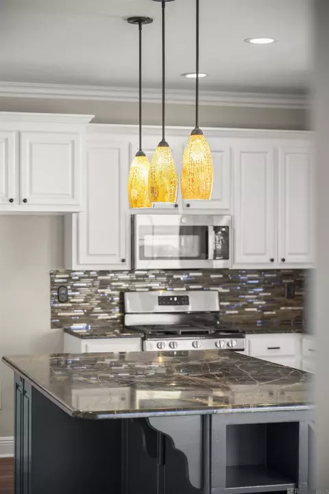 Kitchen - 32787 Duff Rd, Walker, LA 70785 photo 6 of 7