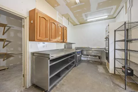 Kitchen - 32787 Duff Rd, Walker, LA 70785 photo 4 of 7