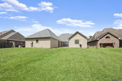 Exterior - 14176 Twelve Oaks Dr, Walker, LA 70785 photo 5 of 6
