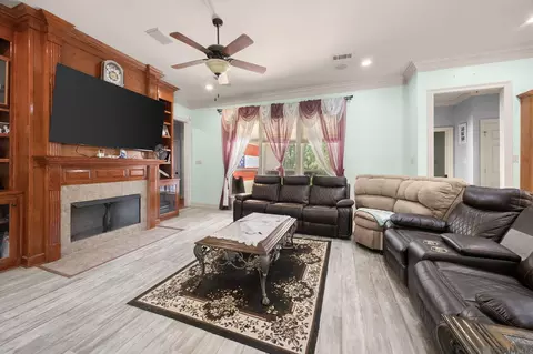 Living - 14176 Twelve Oaks Dr, Walker, LA 70785 photo 1 of 1
