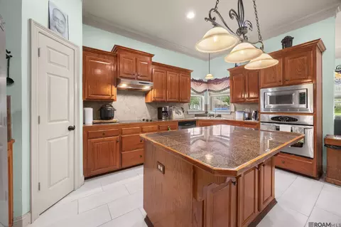 Kitchen - 14176 Twelve Oaks Dr, Walker, LA 70785 photo 3 of 3