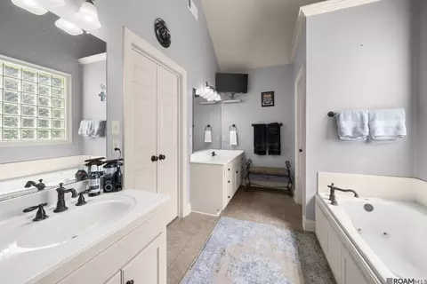 Bath - 14176 Twelve Oaks Dr, Walker, LA 70785 photo 1 of 4