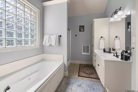 Bath - 14176 Twelve Oaks Dr, Walker, LA 70785 photo 3 of 4