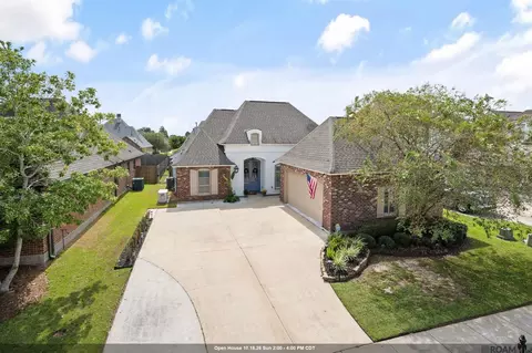 8915 Foxgate Dr, Baton Rouge, LA 70809