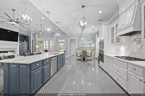 8915 Foxgate Dr, Baton Rouge, LA 70809