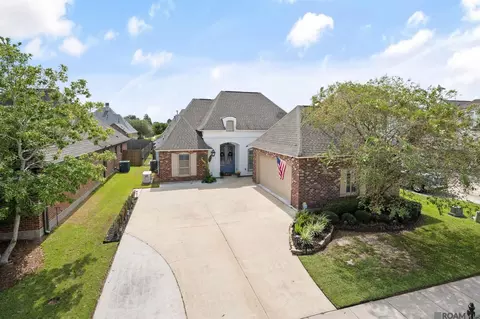 8915 Foxgate Dr, Baton Rouge, LA 70809