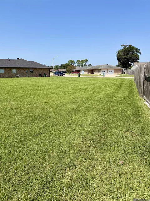 2018 Ray Dr, Houma, LA 70363 photo 3