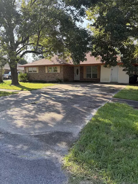 14730 Mora Dr, Baton Rouge, LA 70819