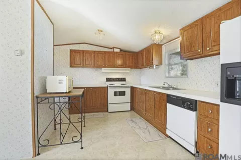 Kitchen - 29796 A Burns Ln, Walker, LA 70785 photo 1 of 2