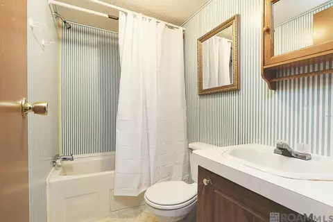 Bath - 29796 A Burns Ln, Walker, LA 70785 photo 3 of 3