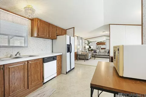 Kitchen - 29796 A Burns Ln, Walker, LA 70785 photo 2 of 2