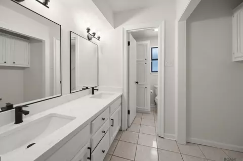 Bath - 15316 Libra Ave, Pride, LA 70770 photo 2 of 2