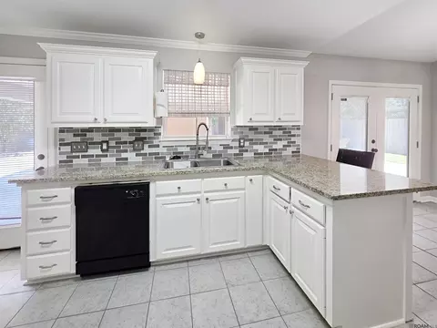 Kitchen - 13492 Prairie Ln, Walker, LA 70785 photo 3 of 3