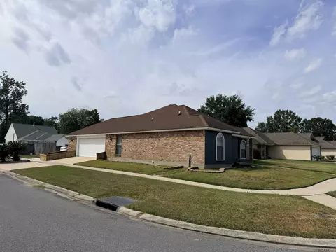 Exterior - 801 Chemin Dr, Baker, LA 70714 photo 3 of 4