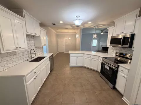 Kitchen - 801 Chemin Dr, Baker, LA 70714 photo 4 of 5