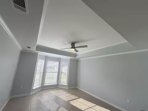 Living - 801 Chemin Dr, Baker, LA 70714 photo 2 of 3