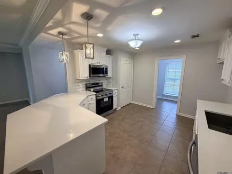 Kitchen - 801 Chemin Dr, Baker, LA 70714 photo 3 of 5