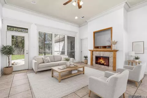 Living - 11135 Peaks Ave, Walker, LA 70785 photo 1 of 2