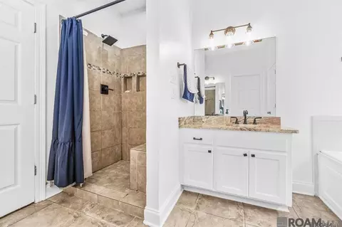 Bath - 11135 Peaks Ave, Walker, LA 70785 photo 2 of 3