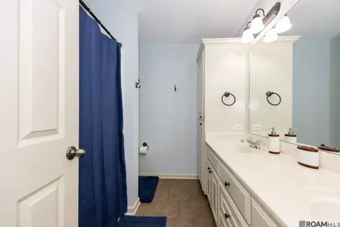 Bath - 12236 Creekside Ave, Walker, LA 70785 photo 2 of 3