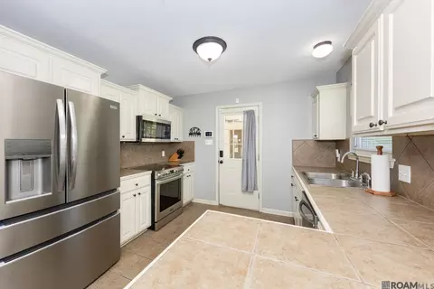 Kitchen - 12236 Creekside Ave, Walker, LA 70785 photo 1 of 2