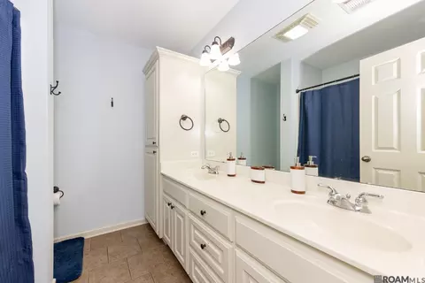 Bath - 12236 Creekside Ave, Walker, LA 70785 photo 1 of 3