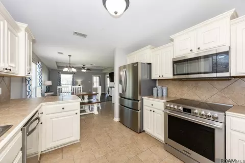 Kitchen - 12236 Creekside Ave, Walker, LA 70785 photo 2 of 2