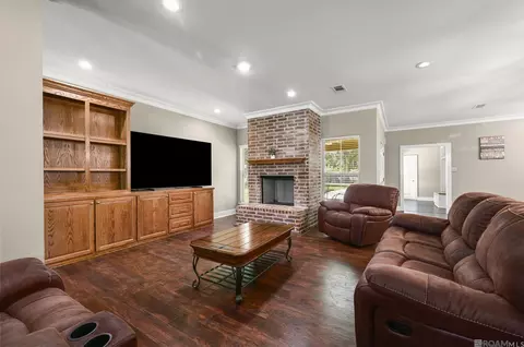 Living - 13823 Cayuga Dr, Baker, LA 70714 photo 2 of 2