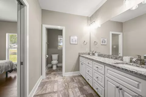 Bath - 13823 Cayuga Dr, Baker, LA 70714 photo 1 of 4
