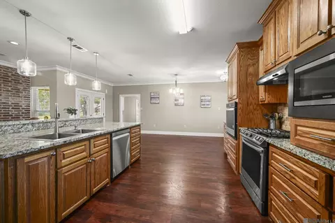 Kitchen - 13823 Cayuga Dr, Baker, LA 70714 photo 4 of 5