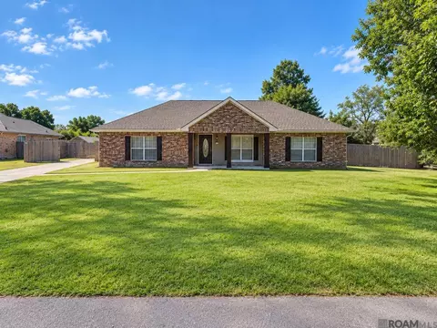 107 Weeks Dr, Youngsville, LA 70592