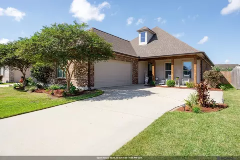 16415 Anna Belle Dr, Prairieville, LA 70769