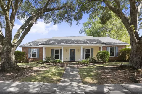 2513 Lancelot Dr, Baton Rouge, LA 70816