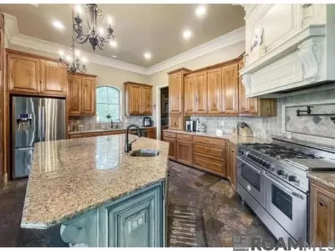 8979 Carriagewood Estates Dr, Baton Rouge, LA 70817