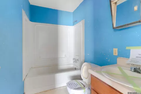 Bath - 35715 Walker North Rd, Walker, LA 70785 photo 2 of 2