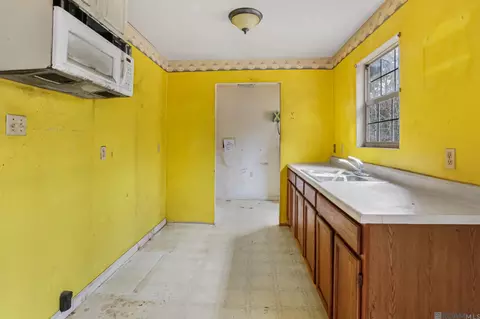 Kitchen - 35715 Walker North Rd, Walker, LA 70785 photo 1 of 1