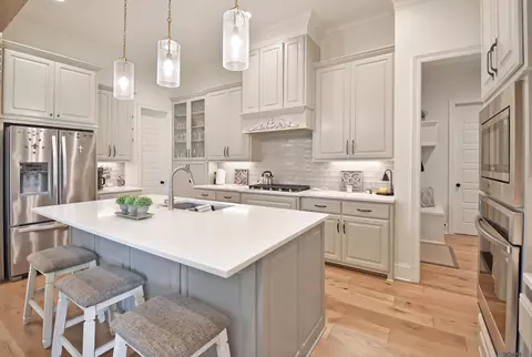 Kitchen - 353 Glenthorne Dr, Gonzales, LA 70737 photo 1 of 2