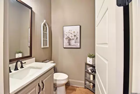 Bath - 353 Glenthorne Dr, Gonzales, LA 70737 photo 4 of 4