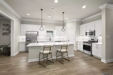 6555 Island Edge Dr, Gonzales, LA 70737