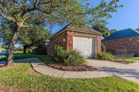 5499 Courtyard Dr, Gonzales, LA 70737