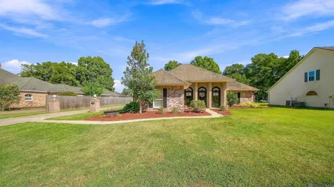 2010 Fairview Ave, Port Allen, LA 70767