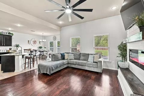 23177 Berry View Dr, Denham Springs, LA 70726