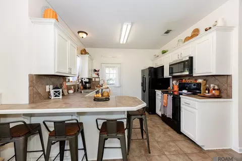 Kitchen - 13643 Hope Haven Dr, Walker, LA 70785 photo 1 of 5
