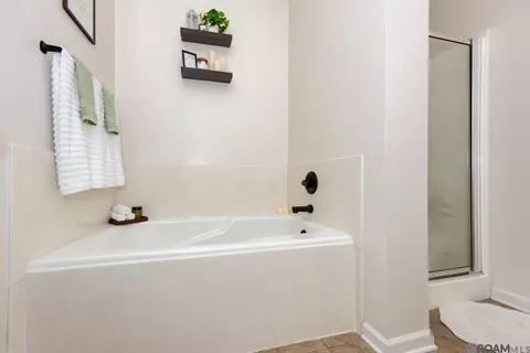 Bath - 13643 Hope Haven Dr, Walker, LA 70785 photo 2 of 3