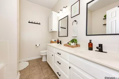 Bath - 13643 Hope Haven Dr, Walker, LA 70785 photo 1 of 3