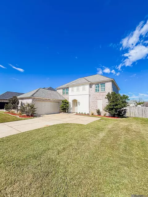 18616 Lake Harbor Ln, Prairieville, LA 70769